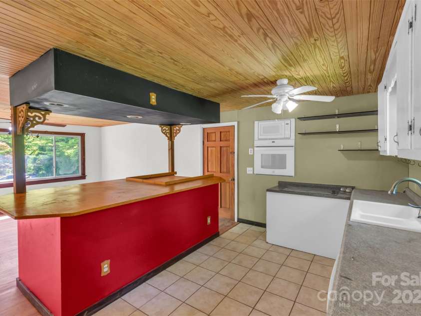 81 Julia Street, Columbus, NC 28722.  MLS# CAR4249289, YatesRealty ID 12403. 