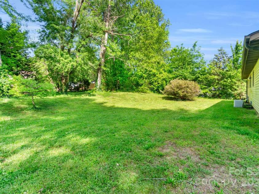 81 Julia Street, Columbus, NC 28722.  MLS# CAR4249289, YatesRealty ID 12403. 