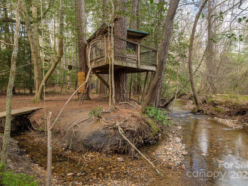343 Racquet Club Road, Asheville, NC 28803.  MLS# CAR4255032, YatesRealty ID 12404. Tree House!
