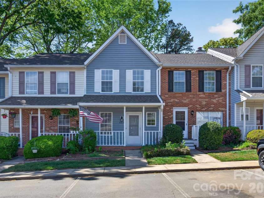 8214 Circle Tree Lane, Charlotte, NC 28277.  MLS# CAR4366640, YatesRealty ID 12404. 