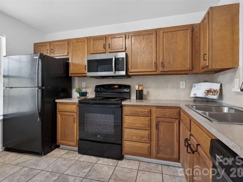 8214 Circle Tree Lane, Charlotte, NC 28277.  MLS# CAR4366640, YatesRealty ID 12404. 