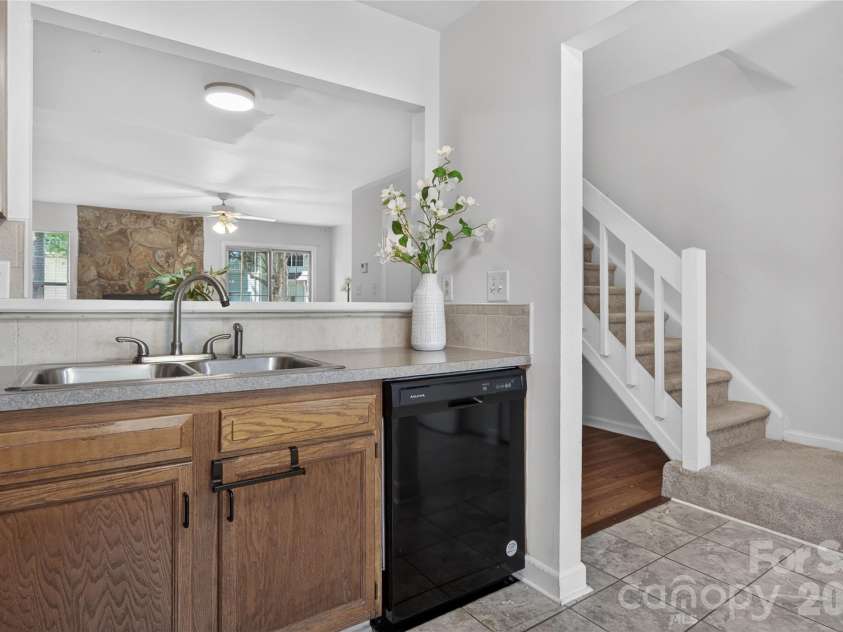 8214 Circle Tree Lane, Charlotte, NC 28277.  MLS# CAR4366640, YatesRealty ID 12404. 