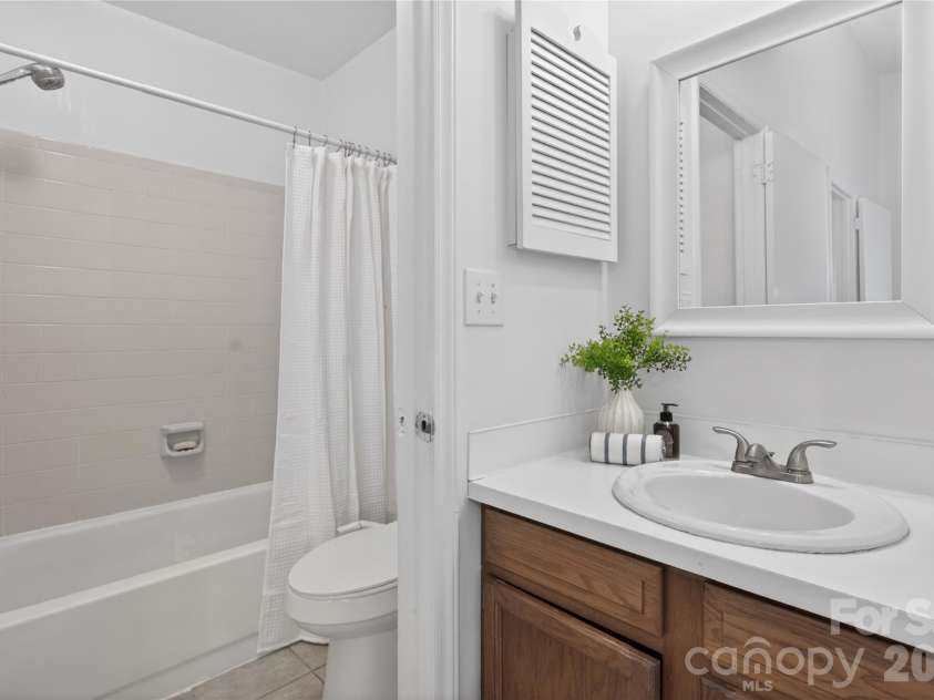 8214 Circle Tree Lane, Charlotte, NC 28277.  MLS# CAR4366640, YatesRealty ID 12404. 