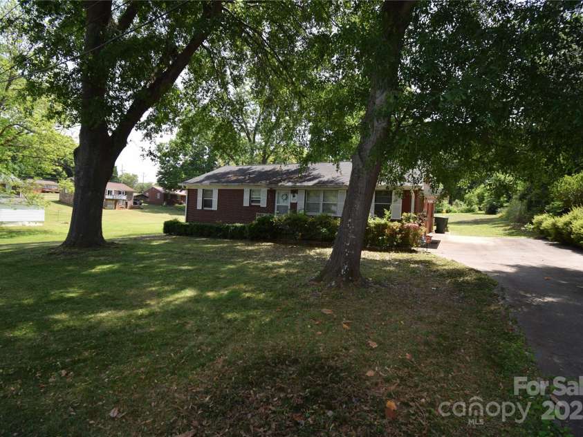 2427 Rhyneland Street, Gastonia, NC 28054.  MLS# CAR4195488, YatesRealty ID 12405. 