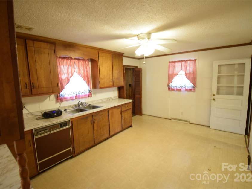 2427 Rhyneland Street, Gastonia, NC 28054.  MLS# CAR4195488, YatesRealty ID 12405. 