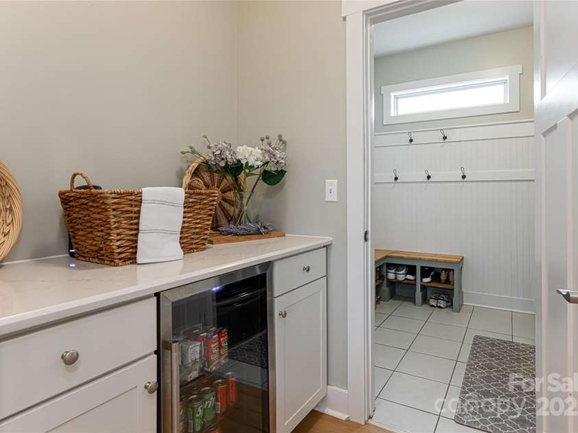316 Wild Ginger Court, Weaverville, NC 28787.  MLS# CAR4245855, YatesRealty ID 12406. Butlers Pantry Space