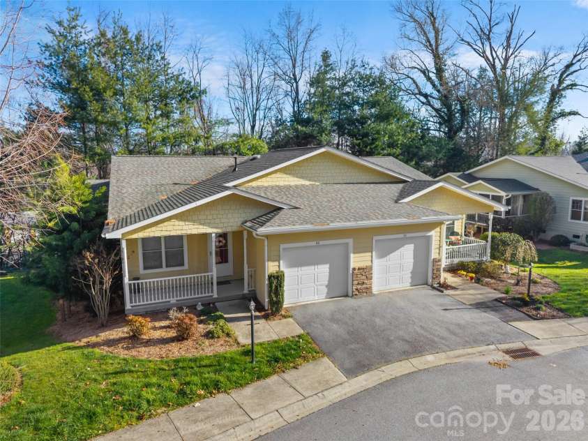 40 Spring Village Lane, Hendersonville, NC 28739.  MLS# CAR4360781, YatesRealty ID 12406. 