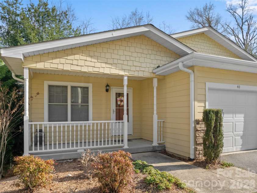 40 Spring Village Lane, Hendersonville, NC 28739.  MLS# CAR4360781, YatesRealty ID 12406. 