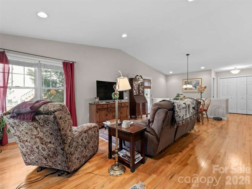 40 Spring Village Lane, Hendersonville, NC 28739.  MLS# CAR4360781, YatesRealty ID 12406. 
