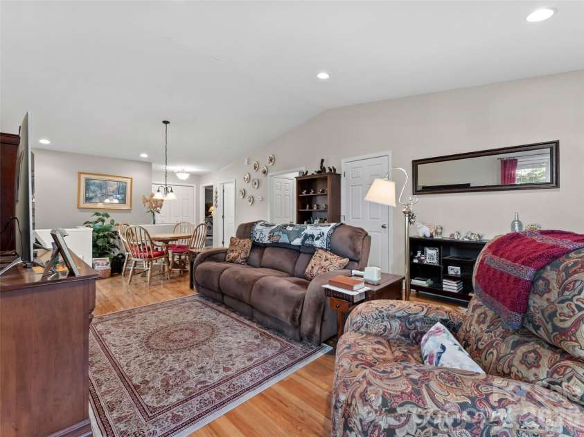 40 Spring Village Lane, Hendersonville, NC 28739.  MLS# CAR4360781, YatesRealty ID 12406. 