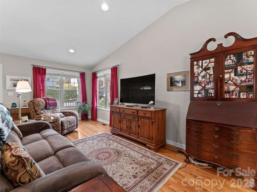 40 Spring Village Lane, Hendersonville, NC 28739.  MLS# CAR4360781, YatesRealty ID 12406. 