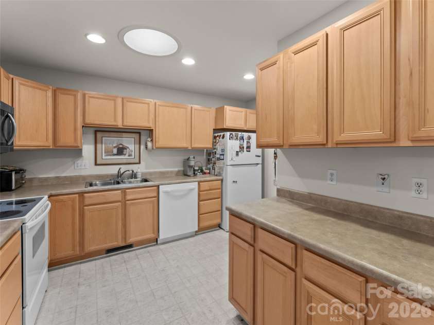 40 Spring Village Lane, Hendersonville, NC 28739.  MLS# CAR4360781, YatesRealty ID 12406. 
