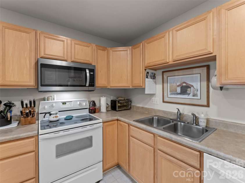 40 Spring Village Lane, Hendersonville, NC 28739.  MLS# CAR4360781, YatesRealty ID 12406. 