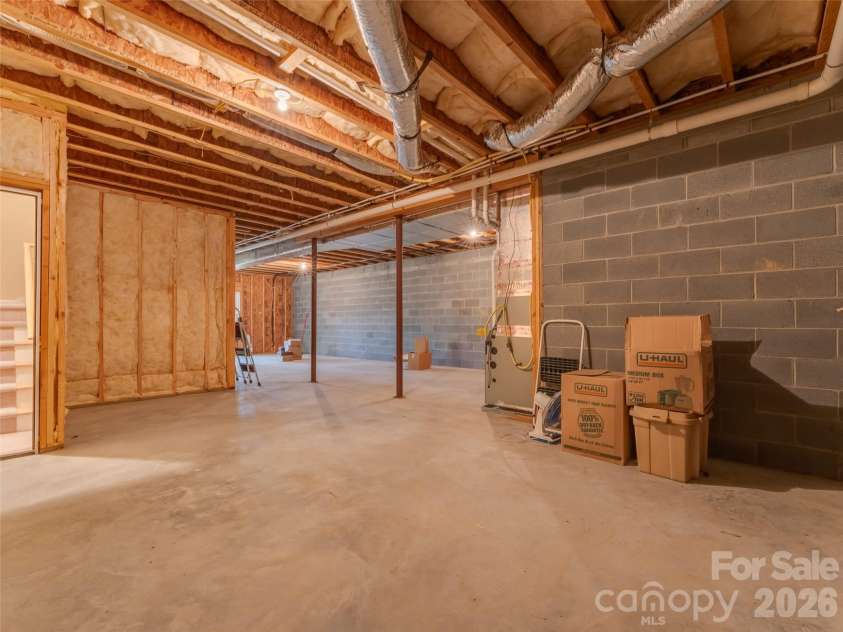 40 Spring Village Lane, Hendersonville, NC 28739.  MLS# CAR4360781, YatesRealty ID 12406. 