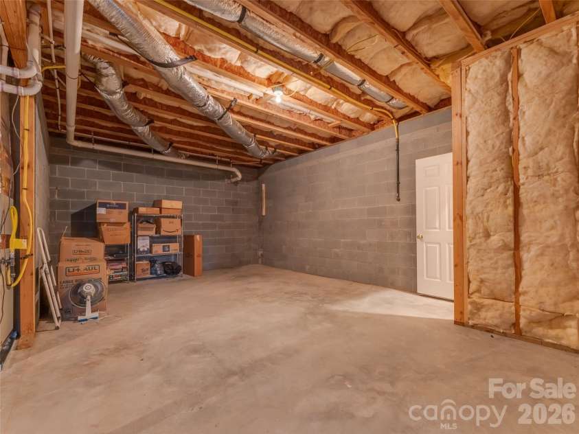 40 Spring Village Lane, Hendersonville, NC 28739.  MLS# CAR4360781, YatesRealty ID 12406. 