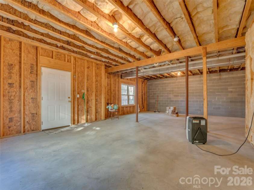 40 Spring Village Lane, Hendersonville, NC 28739.  MLS# CAR4360781, YatesRealty ID 12406. 