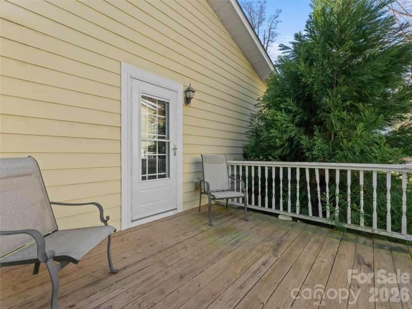 40 Spring Village Lane, Hendersonville, NC 28739.  MLS# CAR4360781, YatesRealty ID 12406. 