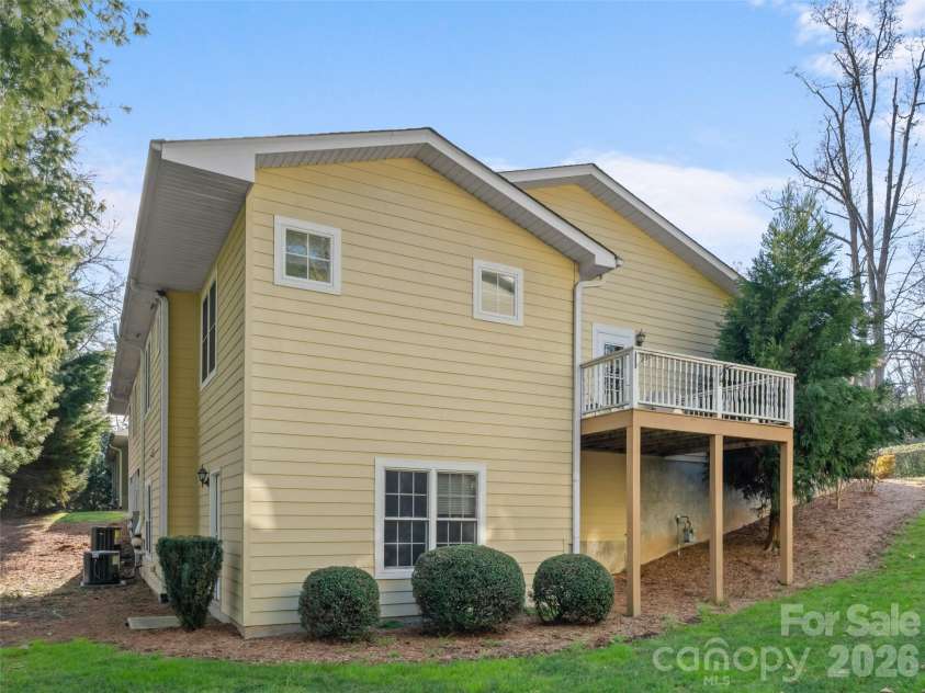 40 Spring Village Lane, Hendersonville, NC 28739.  MLS# CAR4360781, YatesRealty ID 12406. 