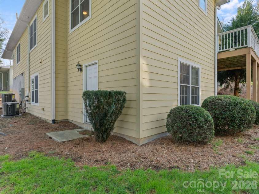 40 Spring Village Lane, Hendersonville, NC 28739.  MLS# CAR4360781, YatesRealty ID 12406. 