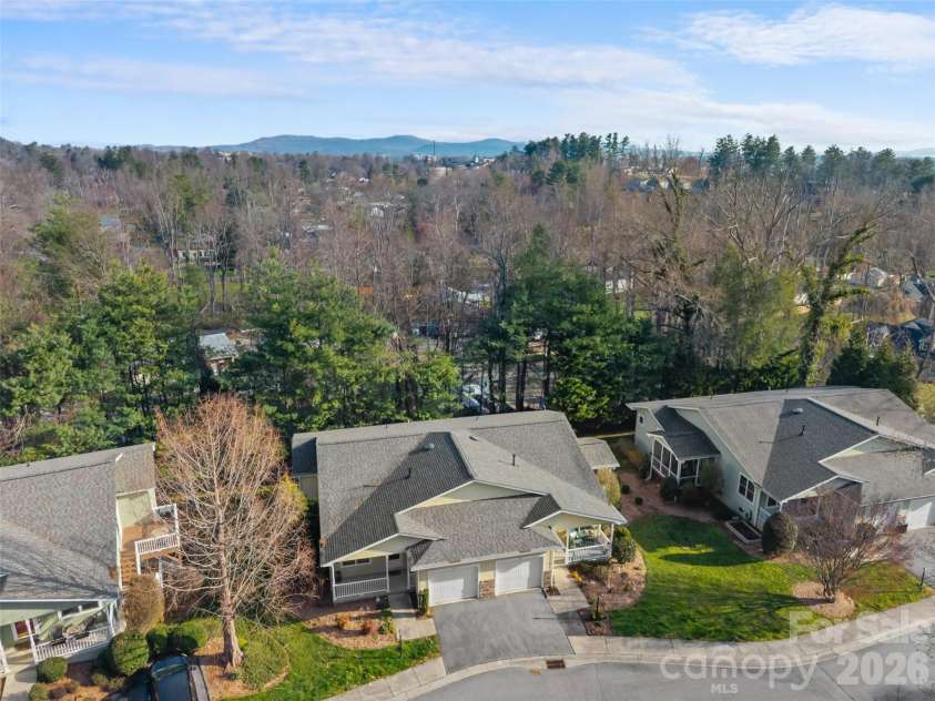 40 Spring Village Lane, Hendersonville, NC 28739.  MLS# CAR4360781, YatesRealty ID 12406. 