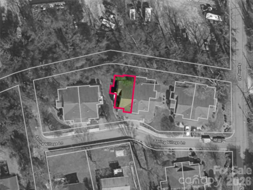 40 Spring Village Lane, Hendersonville, NC 28739.  MLS# CAR4360781, YatesRealty ID 12406. 