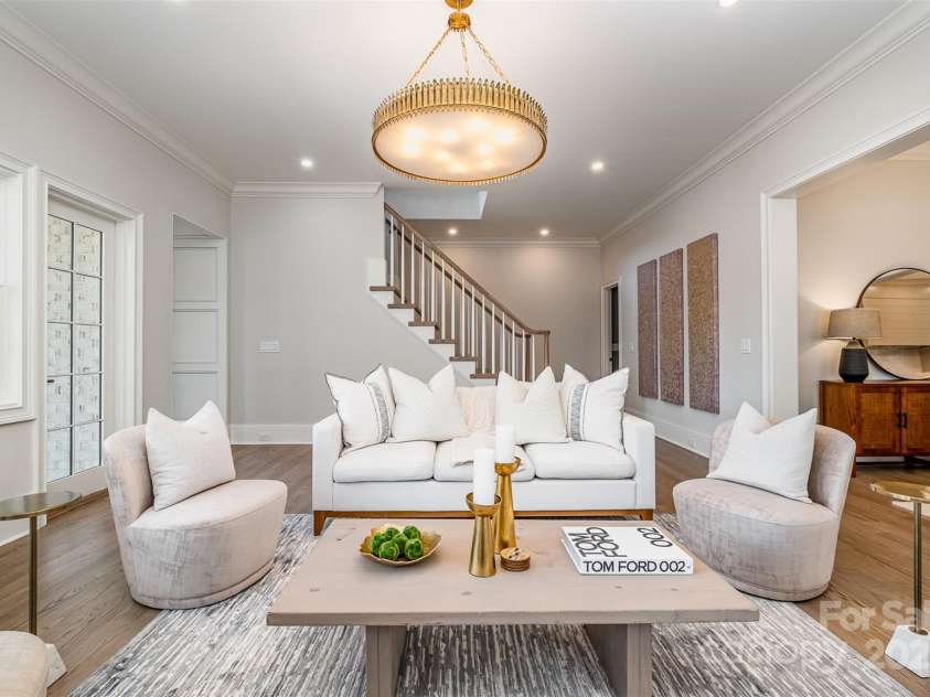 4004 Nettie Court, Charlotte, NC 28211.  MLS# CAR4224277, YatesRealty ID 12408. Great Room - For Representation