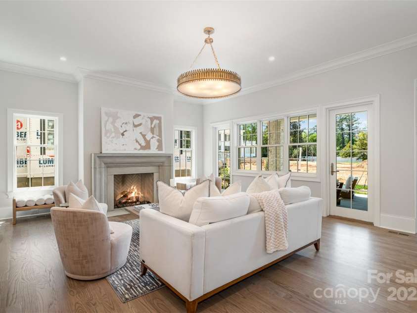 4004 Nettie Court, Charlotte, NC 28211.  MLS# CAR4224277, YatesRealty ID 12408. Living Rom - For Representation