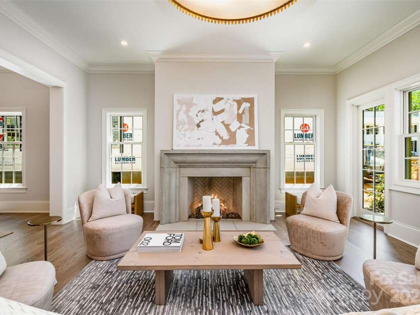 4004 Nettie Court, Charlotte, NC 28211.  MLS# CAR4224277, YatesRealty ID 12408. Living Room - For Representation