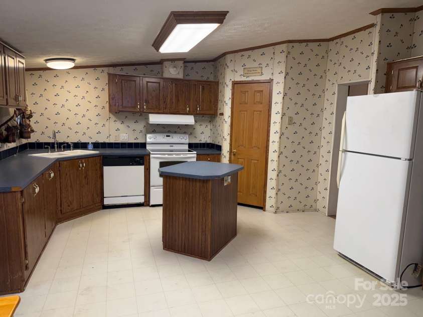 7159 Rev Melvin Adams Drive, Kershaw, SC 29067.  MLS# CAR4320576, YatesRealty ID 12408. 