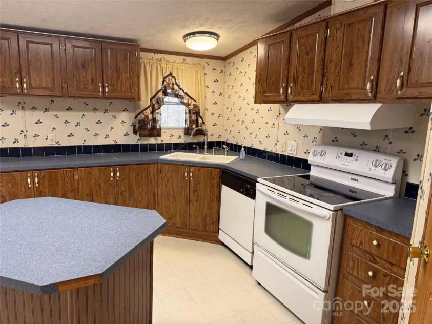 7159 Rev Melvin Adams Drive, Kershaw, SC 29067.  MLS# CAR4320576, YatesRealty ID 12408. 
