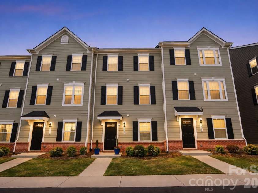 1404 May Apple Drive, Matthews, NC 28104.  MLS# CAR4363590, YatesRealty ID 12409. 