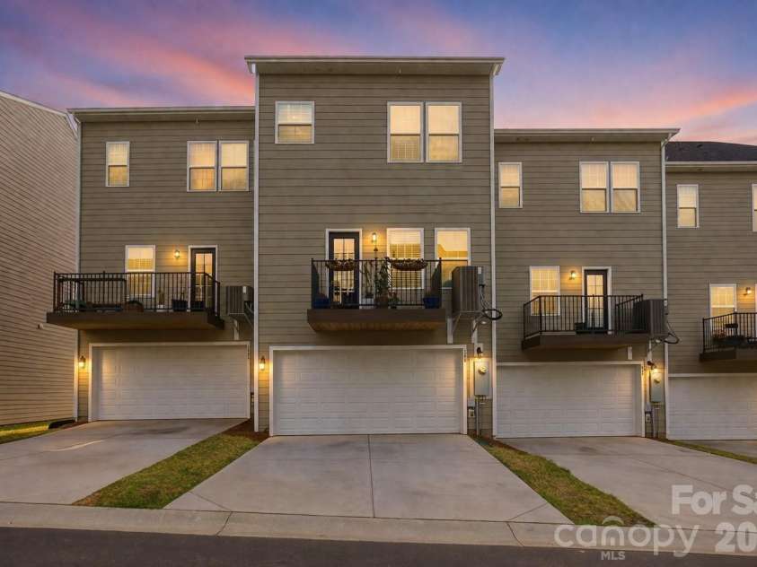 1404 May Apple Drive, Matthews, NC 28104.  MLS# CAR4363590, YatesRealty ID 12409. 