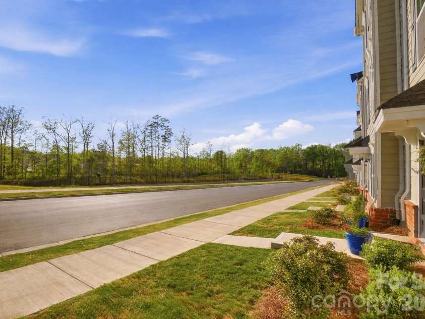 1404 May Apple Drive, Matthews, NC 28104.  MLS# CAR4363590, YatesRealty ID 12409. 