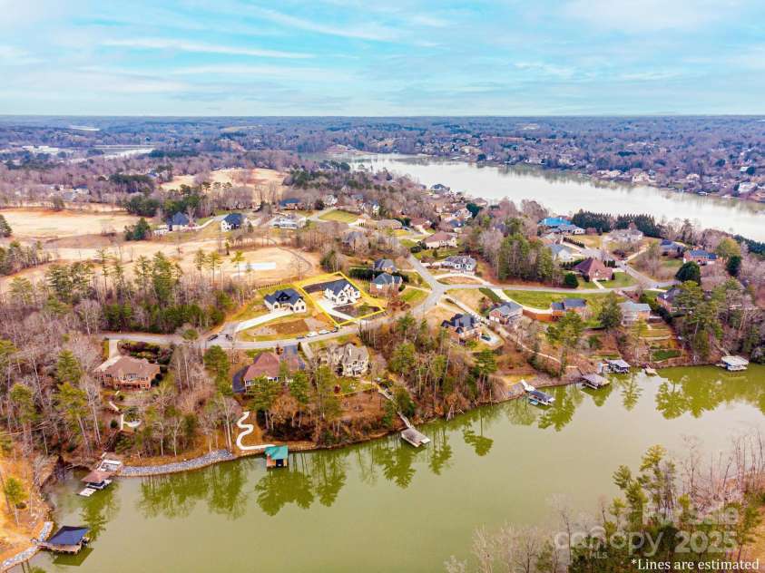 963 North Shore Drive, Hickory, NC 28601.  MLS# CAR4216047, YatesRealty ID 12409. 