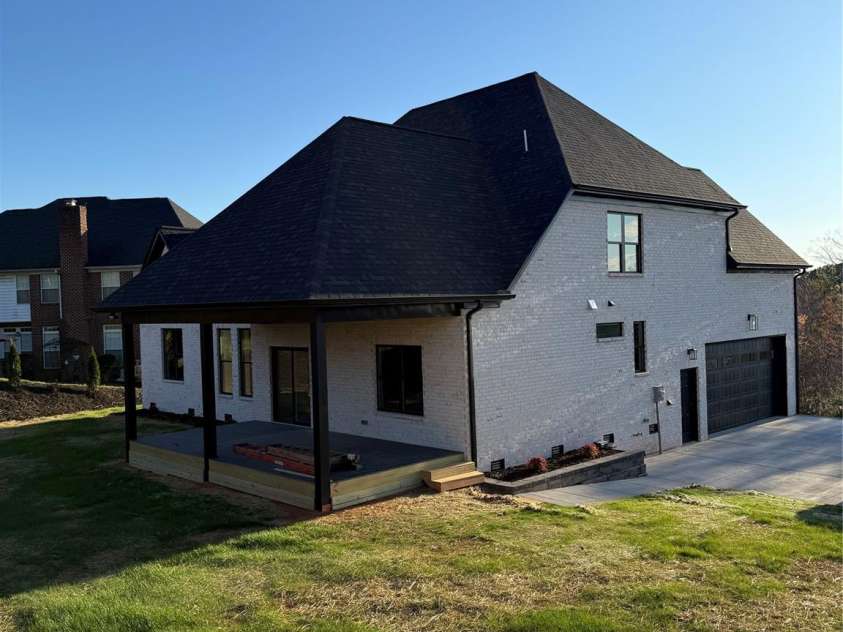 963 North Shore Drive, Hickory, NC 28601.  MLS# CAR4216047, YatesRealty ID 12409. 