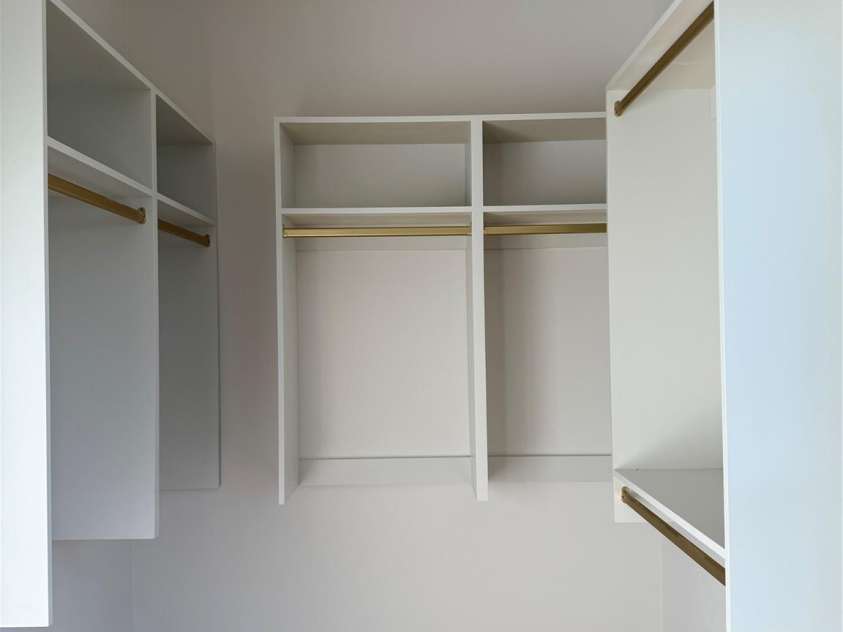 963 North Shore Drive, Hickory, NC 28601.  MLS# CAR4216047, YatesRealty ID 12409. 