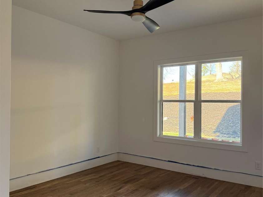 963 North Shore Drive, Hickory, NC 28601.  MLS# CAR4216047, YatesRealty ID 12409. 