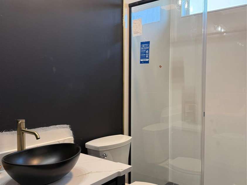 963 North Shore Drive, Hickory, NC 28601.  MLS# CAR4216047, YatesRealty ID 12409. 