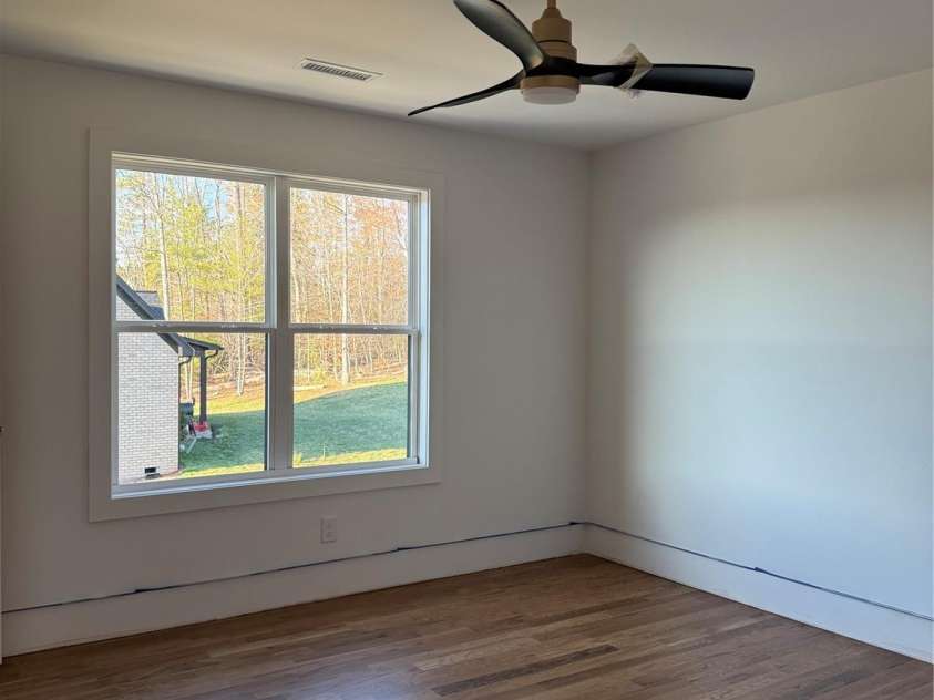 963 North Shore Drive, Hickory, NC 28601.  MLS# CAR4216047, YatesRealty ID 12409. 