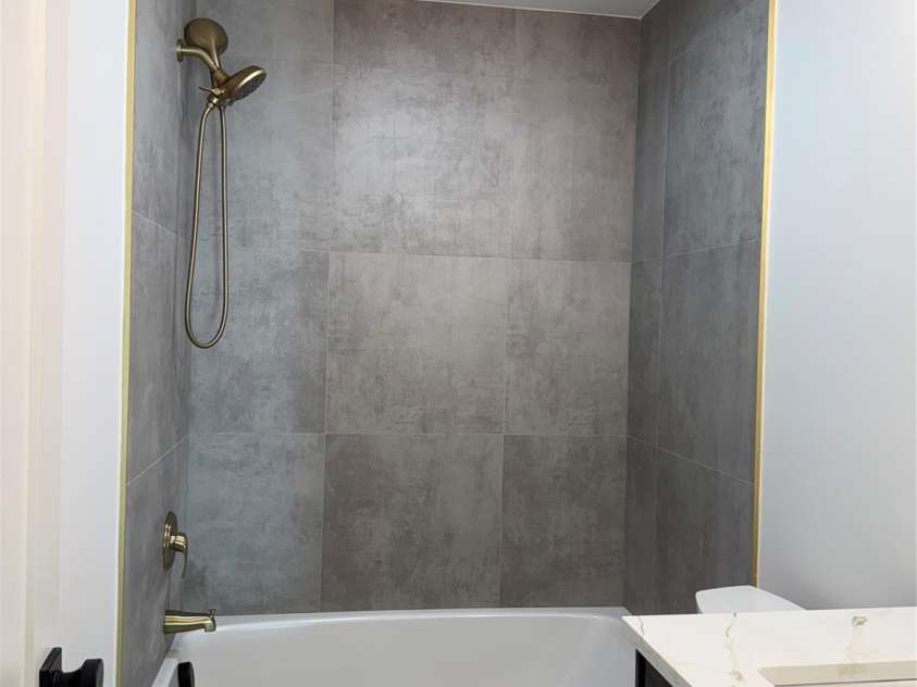 963 North Shore Drive, Hickory, NC 28601.  MLS# CAR4216047, YatesRealty ID 12409. 