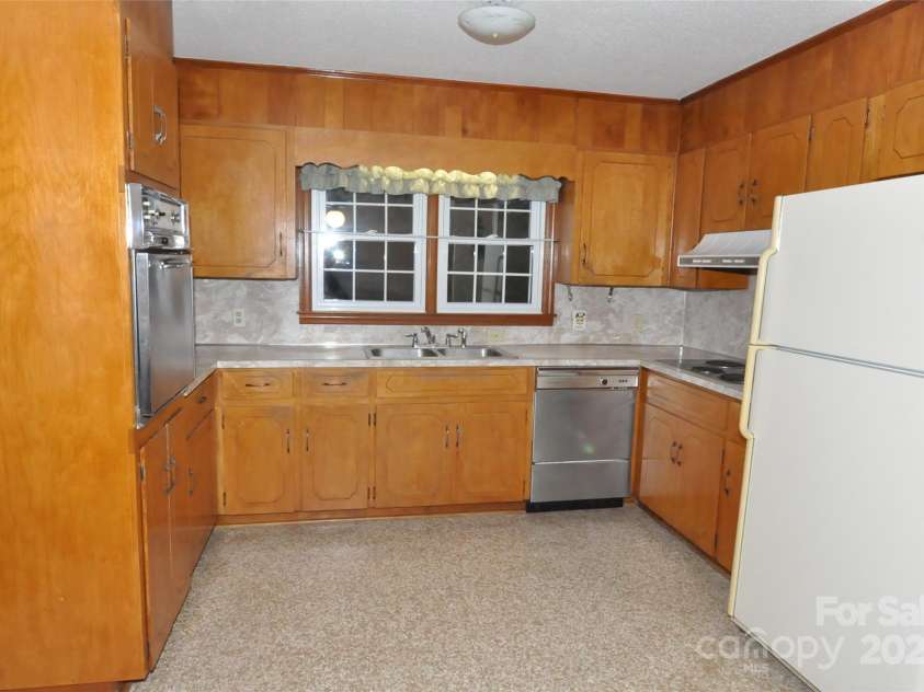 752 Cedar Lane, Chester, SC 29706.  MLS# CAR4329829, YatesRealty ID 1241. 