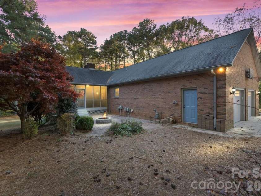 1061 Fairway Drive, Kannapolis, NC 28081.  MLS# CAR4319984, YatesRealty ID 12410. 
