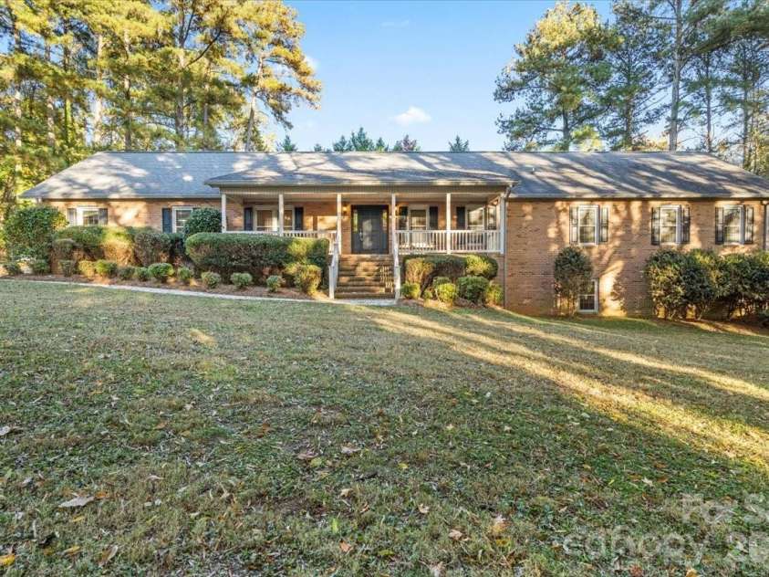 1061 Fairway Drive, Kannapolis, NC 28081.  MLS# CAR4319984, YatesRealty ID 12410. 