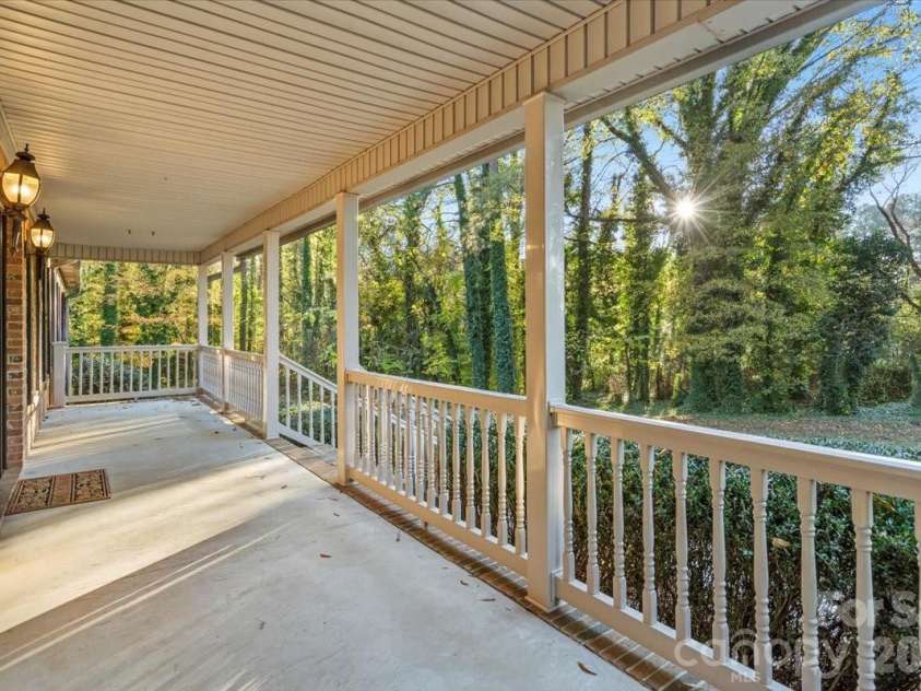 1061 Fairway Drive, Kannapolis, NC 28081.  MLS# CAR4319984, YatesRealty ID 12410. Covered Front Porch