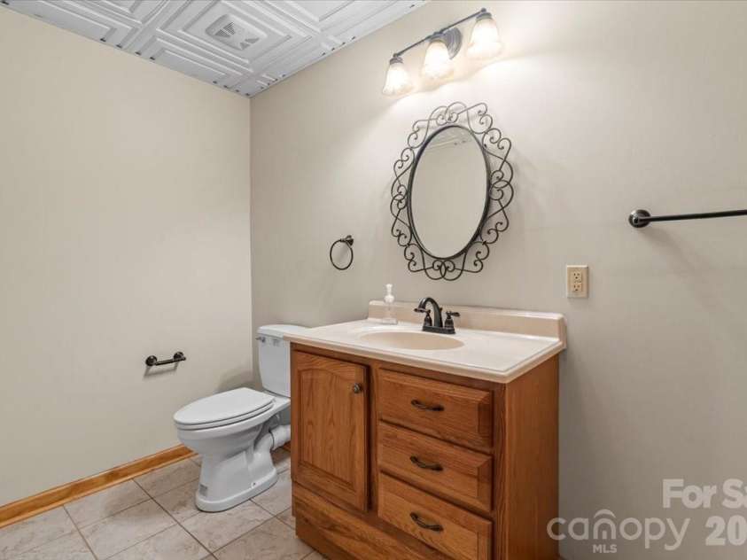 1061 Fairway Drive, Kannapolis, NC 28081.  MLS# CAR4319984, YatesRealty ID 12410. Half Bath in Basement