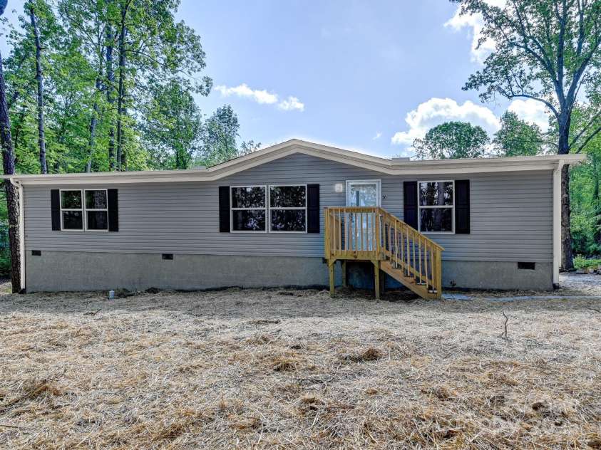 20 Windy Mountain Lane, Hendersonville, NC 28792.  MLS# CAR4204889, YatesRealty ID 12410. 