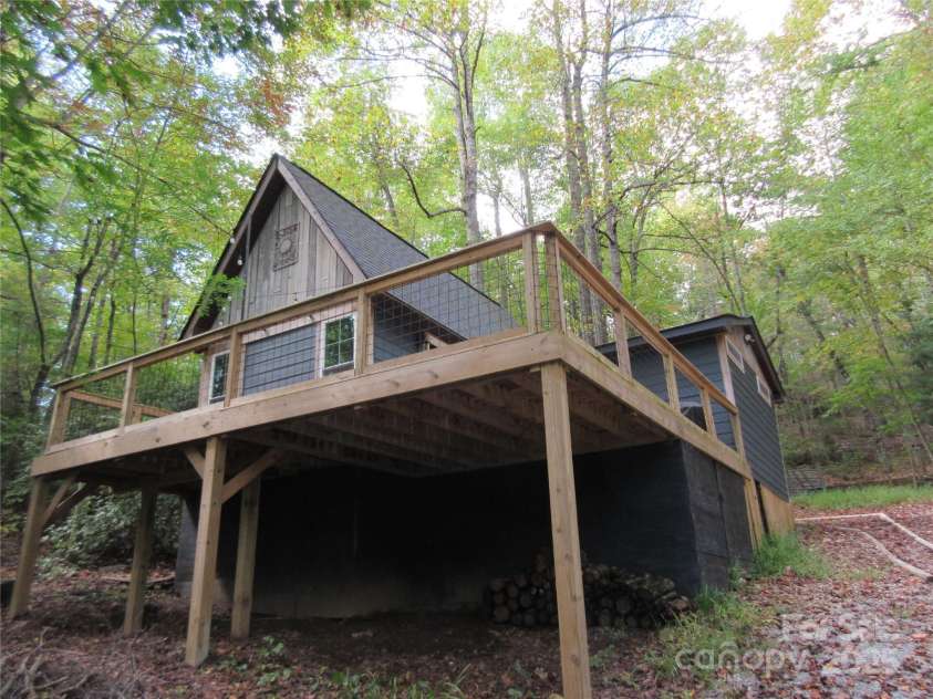30 Rainbow Lake Circle, Black Mountain, NC 28711.  MLS# CAR4332142, YatesRealty ID 12412. 