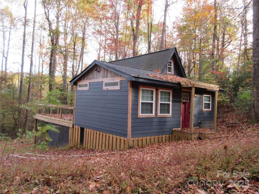 30 Rainbow Lake Circle, Black Mountain, NC 28711.  MLS# CAR4332142, YatesRealty ID 12412. 