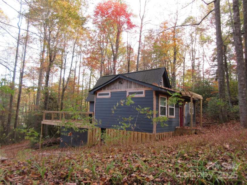 30 Rainbow Lake Circle, Black Mountain, NC 28711.  MLS# CAR4332142, YatesRealty ID 12412. 