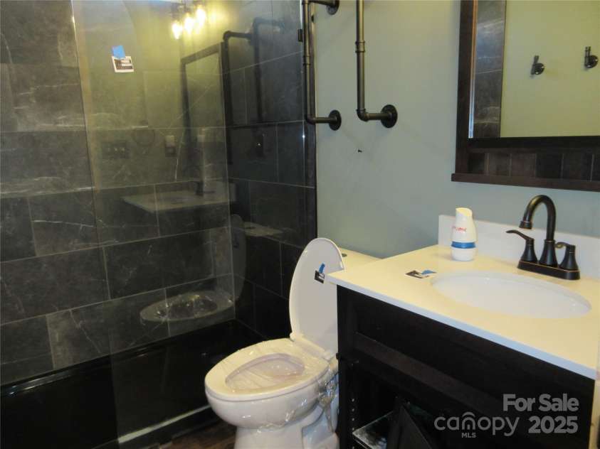 30 Rainbow Lake Circle, Black Mountain, NC 28711.  MLS# CAR4332142, YatesRealty ID 12412. 